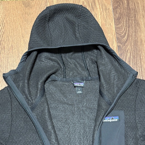 Patagonia R1 Air Jacket w Hood - Picture 3 of 9